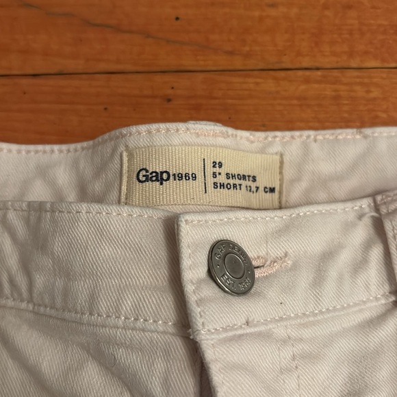 Gap size 29 blush pink high rise denim shorts. Boho, 90s, neutral, coast… - Picture 4 of 5